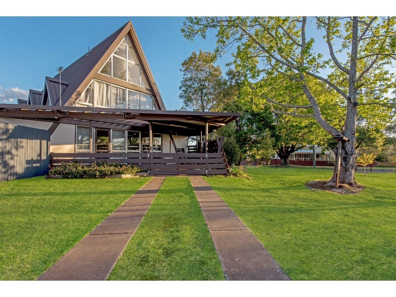 24 Tourist Road, East Toowoomba QLD 4350