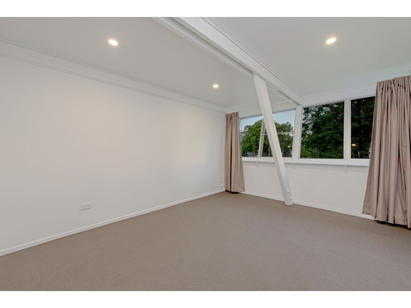 24 Tourist Road, East Toowoomba QLD 4350