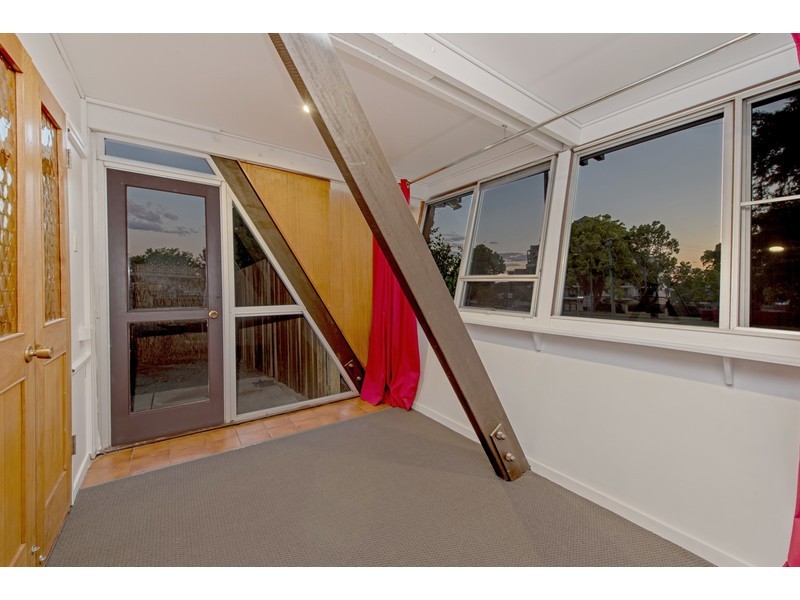 24 Tourist Road, East Toowoomba QLD 4350