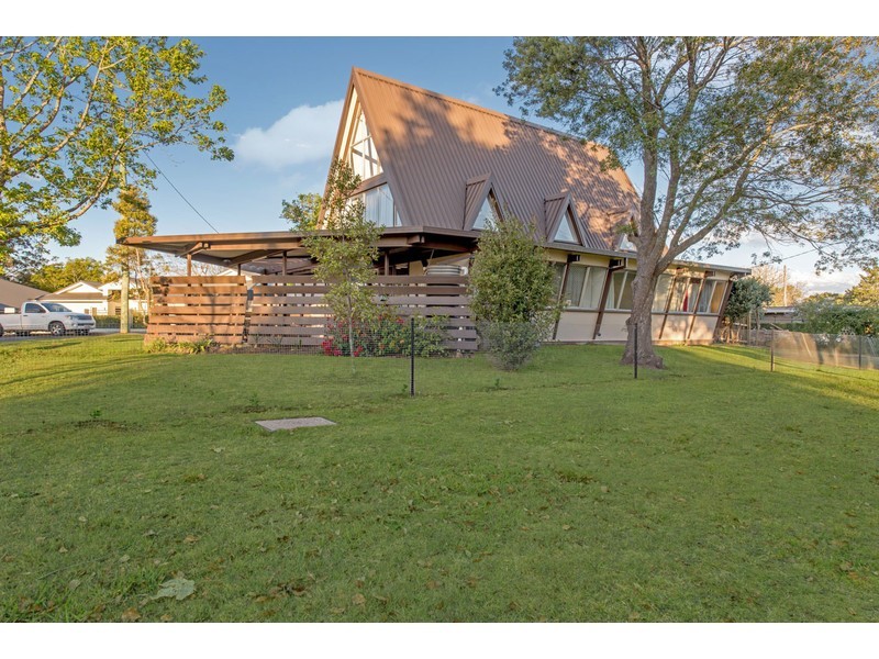 24 Tourist Road, East Toowoomba QLD 4350
