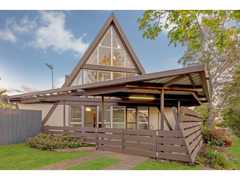 24 Tourist Road, East Toowoomba QLD 4350