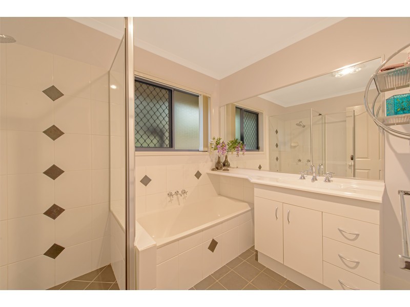 4 Yuelby Close, Gowrie Junction QLD 4352