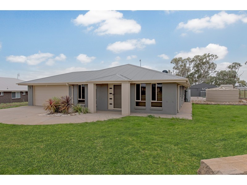 16 Phipps Drive, Meringandan West QLD 4352