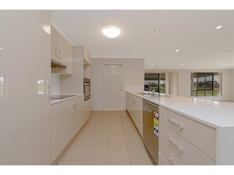 16 Phipps Drive, Meringandan West QLD 4352