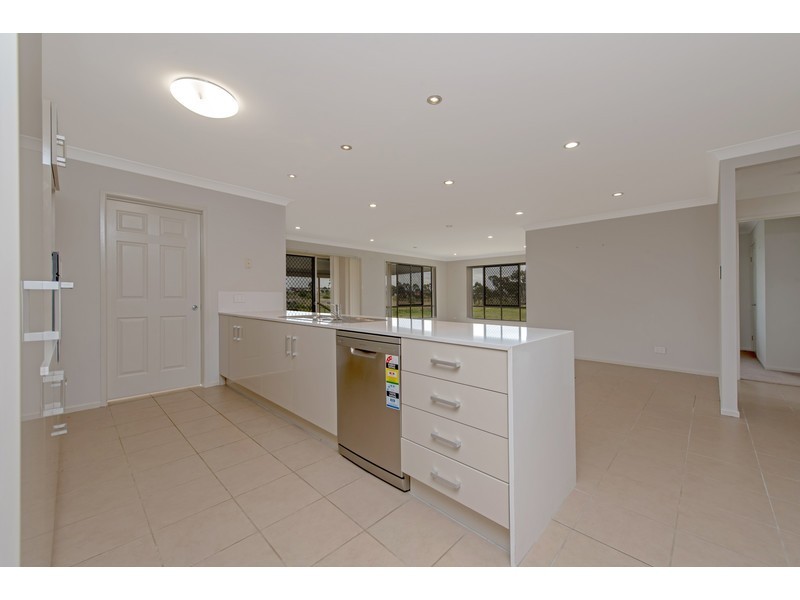 16 Phipps Drive, Meringandan West QLD 4352