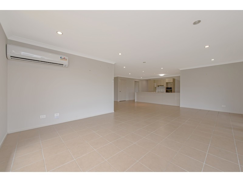 16 Phipps Drive, Meringandan West QLD 4352