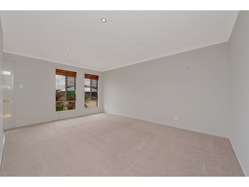 16 Phipps Drive, Meringandan West QLD 4352