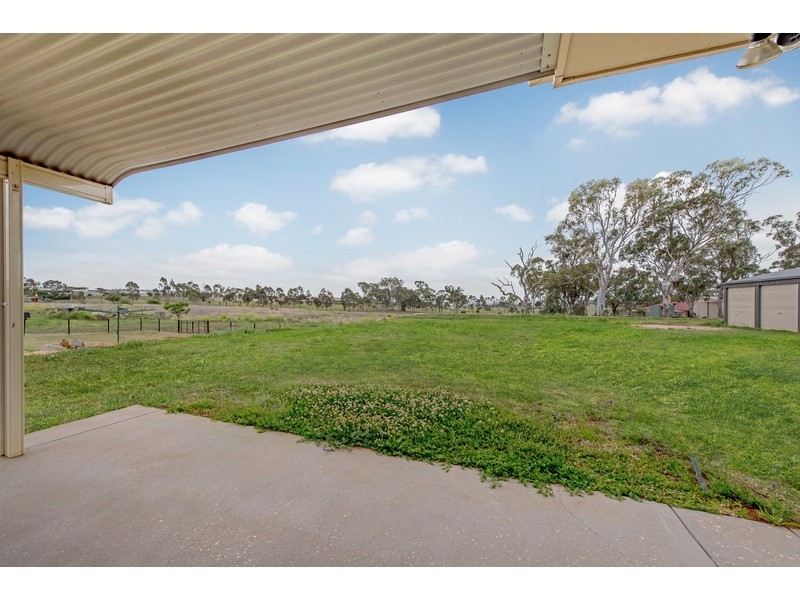 16 Phipps Drive, Meringandan West QLD 4352