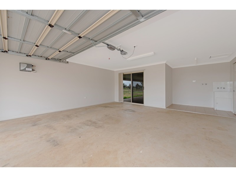 16 Phipps Drive, Meringandan West QLD 4352