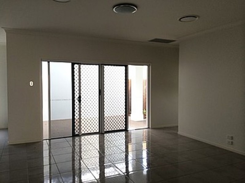 2/10 Burke Street, Rangeville QLD 4350