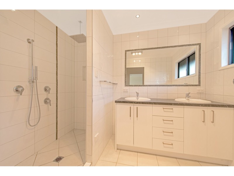 7 McShane Drive, Mount Kynoch QLD 4350