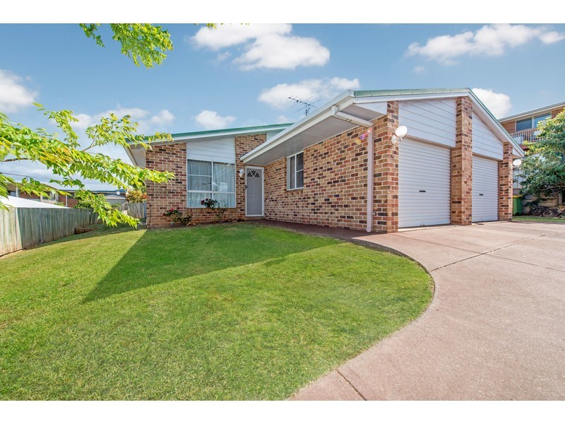 1 & 2/16 Horrocks Crescent, Kearneys Spring QLD 4350