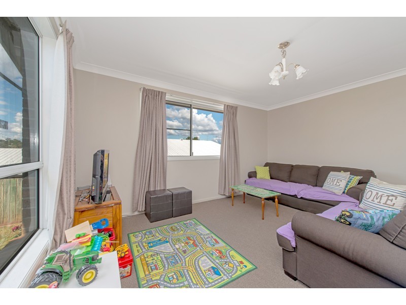 1 & 2/16 Horrocks Crescent, Kearneys Spring QLD 4350