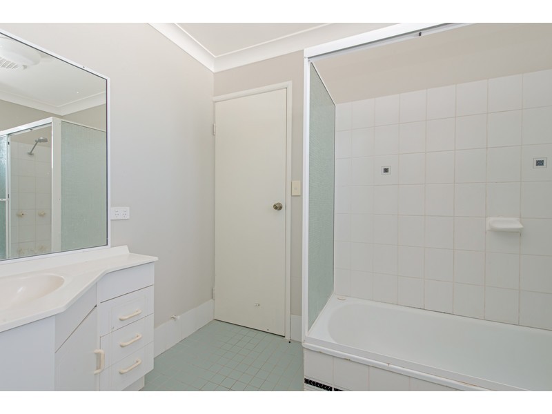1 & 2/16 Horrocks Crescent, Kearneys Spring QLD 4350