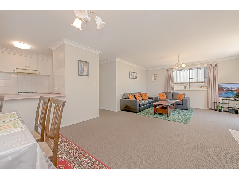 1 & 2/16 Horrocks Crescent, Kearneys Spring QLD 4350