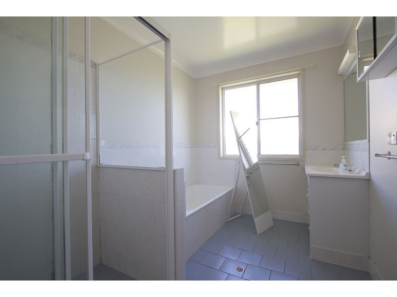 9 Gainsborough Drive, Glenvale QLD 4350