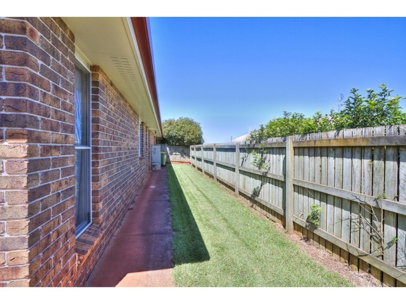9 Gainsborough Drive, Glenvale QLD 4350