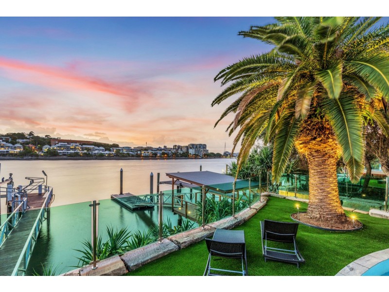 26 LEURA Terrace, Hawthorne QLD 4171