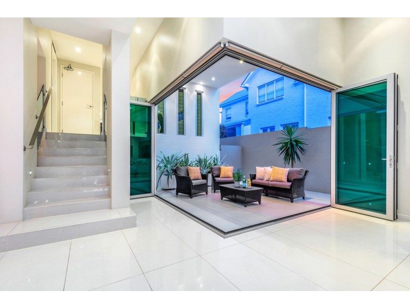 26 LEURA Terrace, Hawthorne QLD 4171