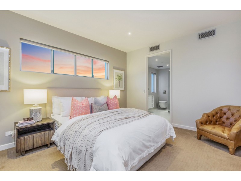 26 LEURA Terrace, Hawthorne QLD 4171