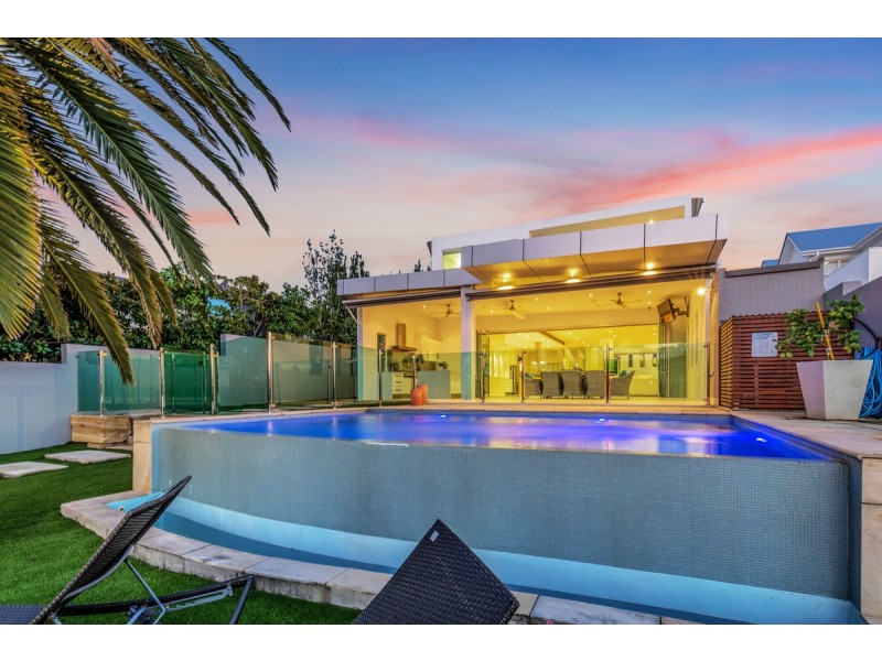 26 LEURA Terrace, Hawthorne QLD 4171