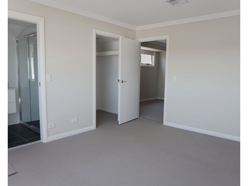 29 Purvis Avenue, Potts Hill NSW 2143