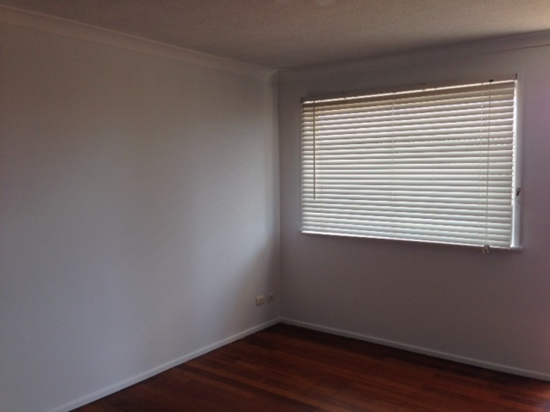 2/66 Wylie Avenue, Greenslopes QLD 4120