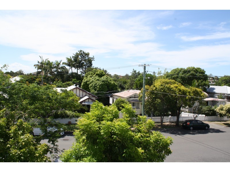 2/15 Barter Avenue, Holland Park QLD 4121