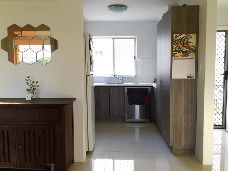 2/15 Barter Avenue, Holland Park QLD 4121