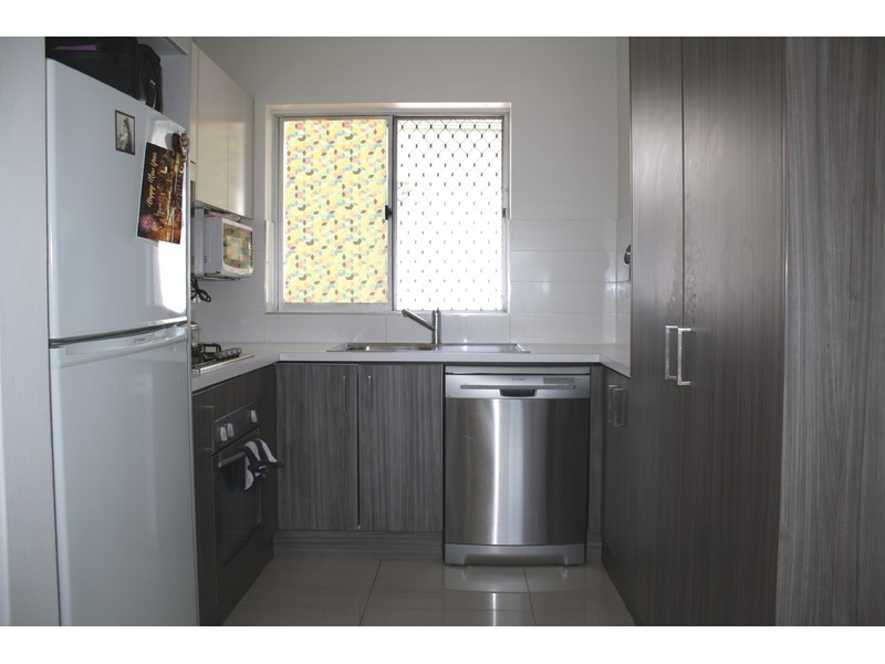 2/15 Barter Avenue, Holland Park QLD 4121