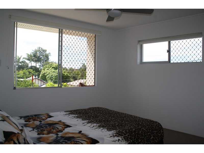 2/15 Barter Avenue, Holland Park QLD 4121