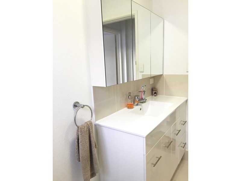 2/15 Barter Avenue, Holland Park QLD 4121