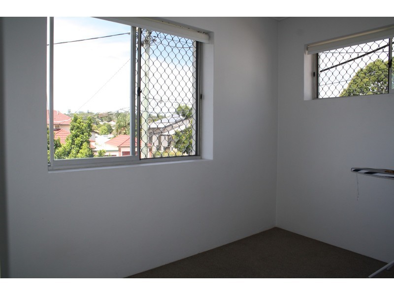 2/15 Barter Avenue, Holland Park QLD 4121