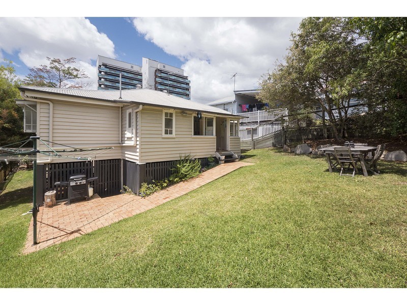 4 Scott Street, Red Hill QLD 4059