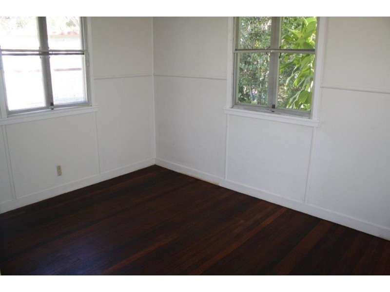 24 Eric Road, Holland Park QLD 4121