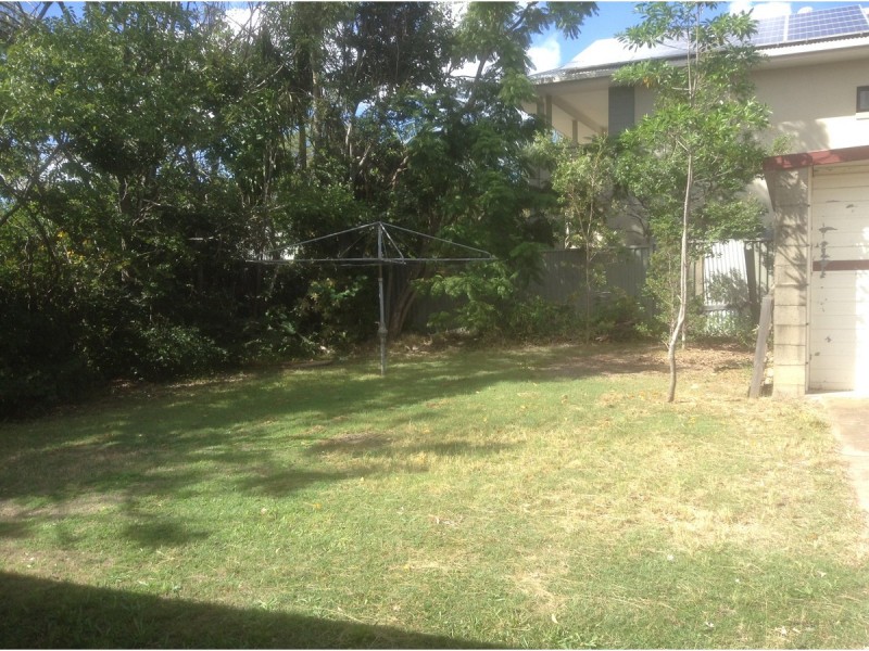 24 Eric Road, Holland Park QLD 4121