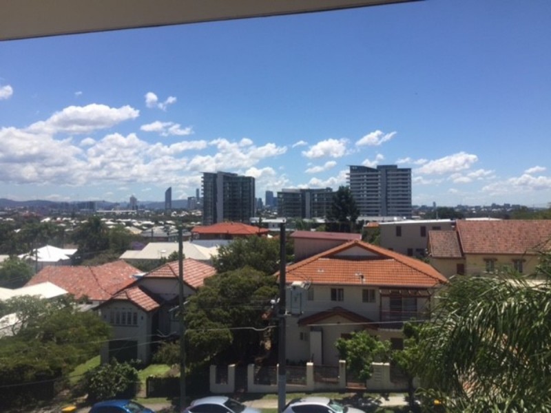 12/223 Cavendish Road, Coorparoo QLD 4151