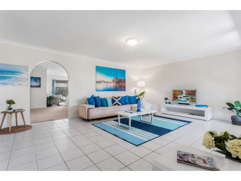 21 Walnut Street, Elanora QLD 4221
