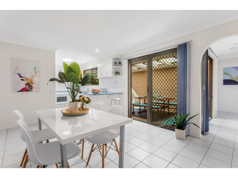 21 Walnut Street, Elanora QLD 4221