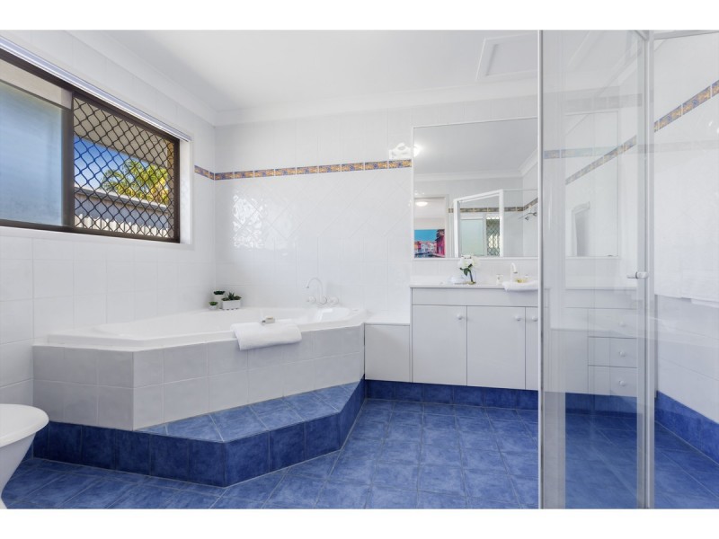 21 Walnut Street, Elanora QLD 4221