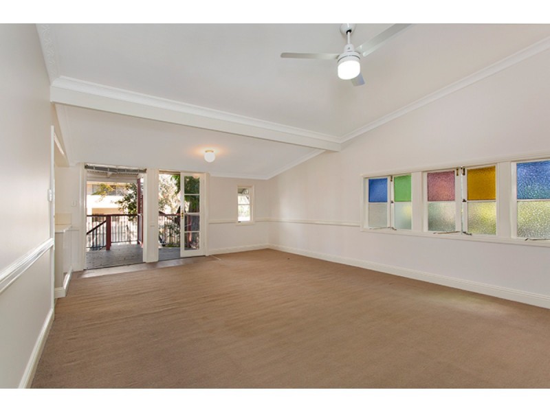 18 Lockerbie Street, Kangaroo Point QLD 4169