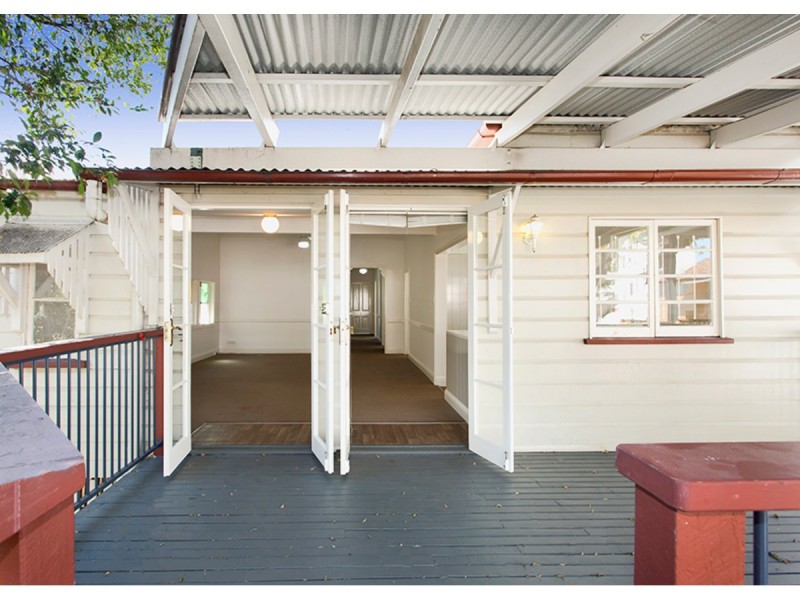 18 Lockerbie Street, Kangaroo Point QLD 4169