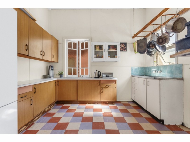 8 Abingdon Street, Woolloongabba QLD 4102