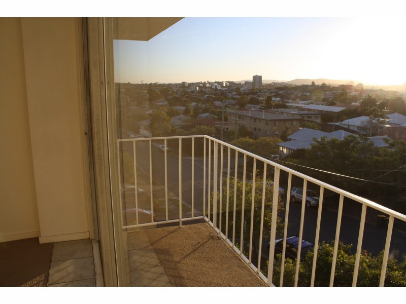 12/223 Cavendish Road, Coorparoo QLD 4151