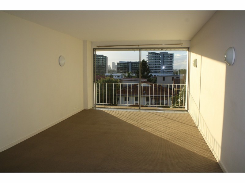 12/223 Cavendish Road, Coorparoo QLD 4151