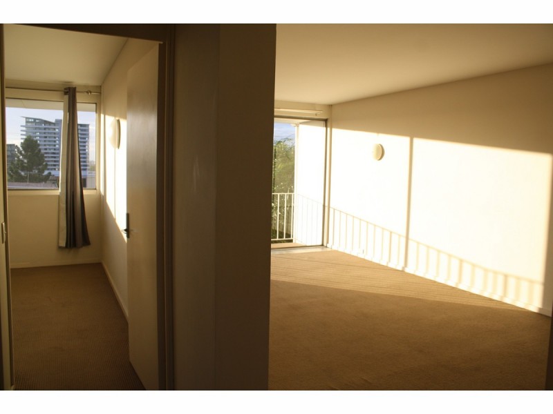 12/223 Cavendish Road, Coorparoo QLD 4151