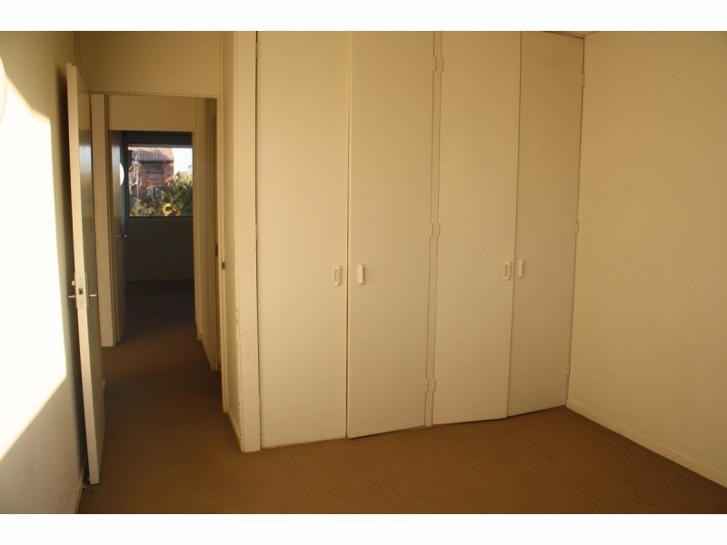 12/223 Cavendish Road, Coorparoo QLD 4151