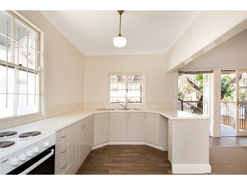 18 Lockerbie Street, Kangaroo Point QLD 4169