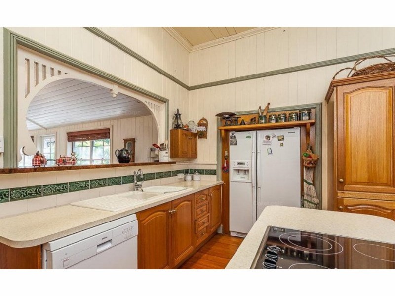 111 Mirbelia Street, Kenmore Hills QLD 4069