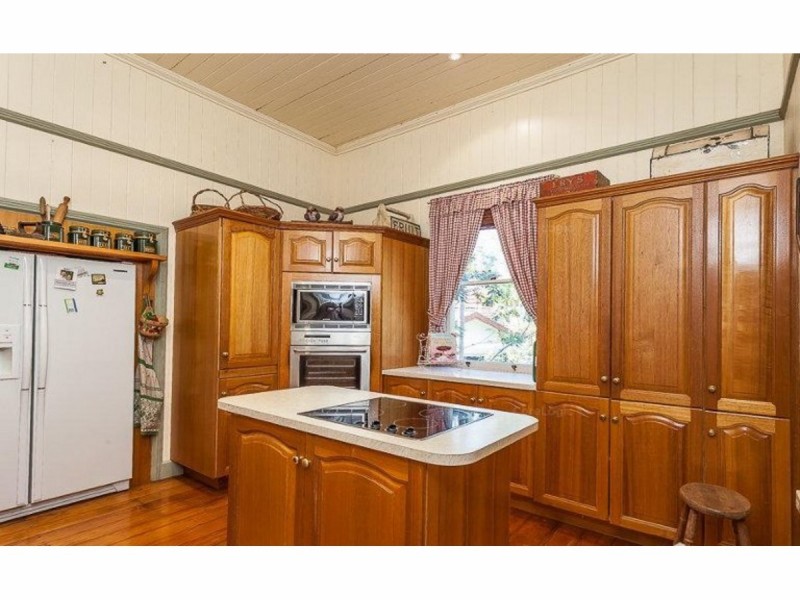 111 Mirbelia Street, Kenmore Hills QLD 4069